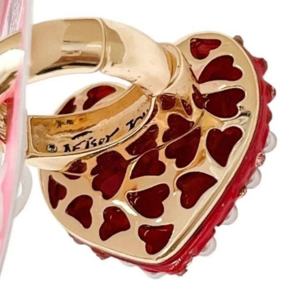 BETSEY JOHNSON Oversized Heart Studded with Pearls and Crystals Stretch Ring NWT - Picture 4 of 5